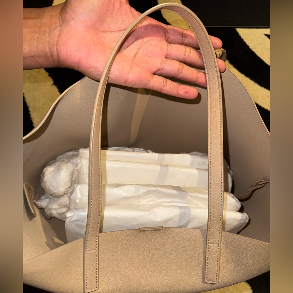 AUTHENTIC SAINT LAURENT LEATHER SHOPPING TOTE - Picture 8 of 16